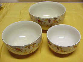 Jewel Tea Three Piece Nesting Mixing Bowl Set